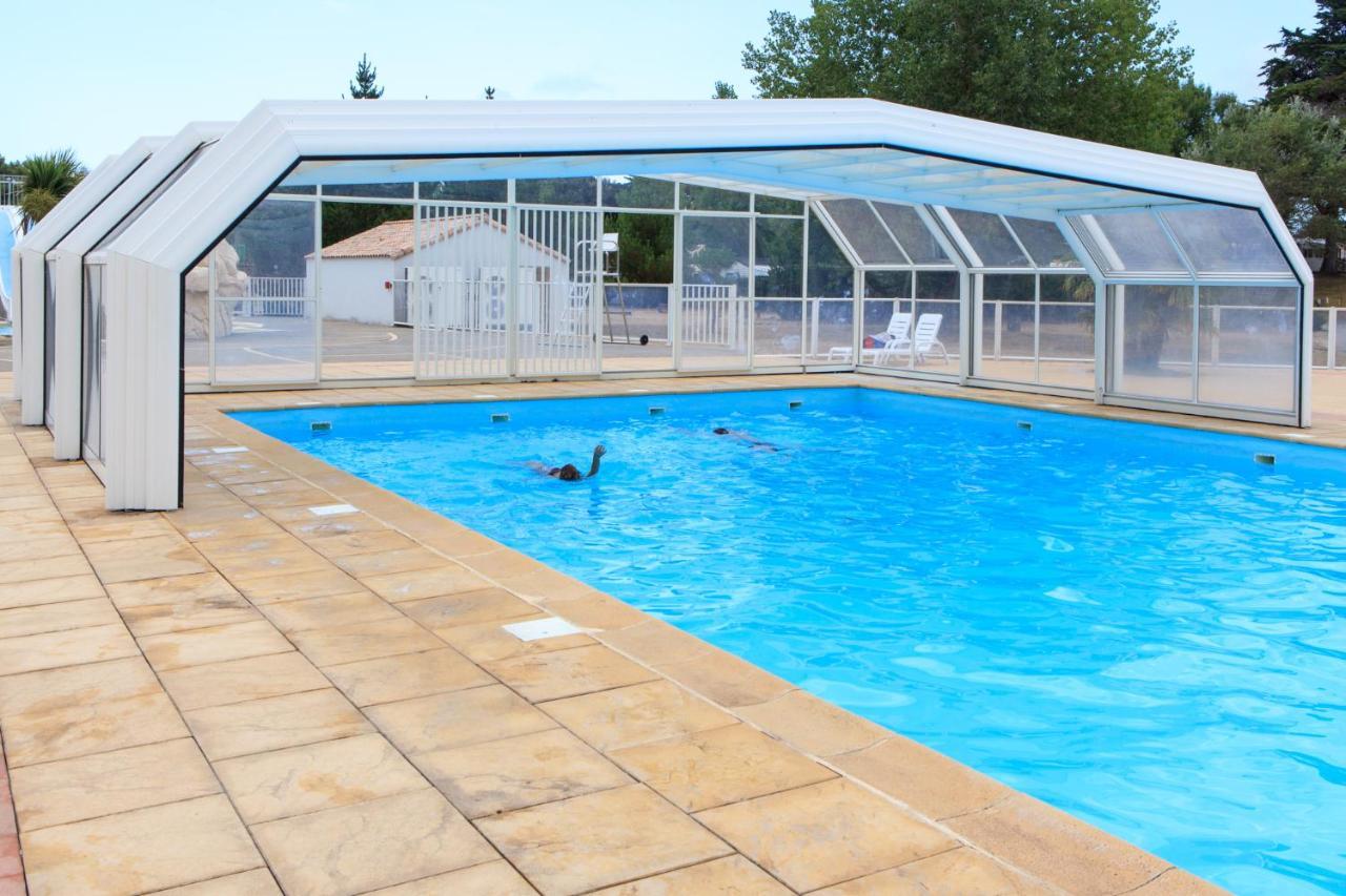 Domaine Du Collet**** Hotel Villeneuve-en-Retz Esterno foto